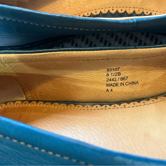 Lands' End flat slip on shoe vibrant blue, like new condition. Size 8.5 - Picture 2 of 8